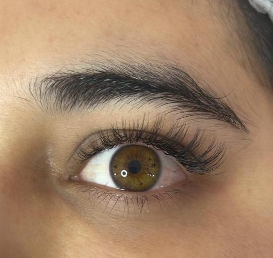 Extensiones de pestañas pelo a pelo - técnica clásica efecto natural